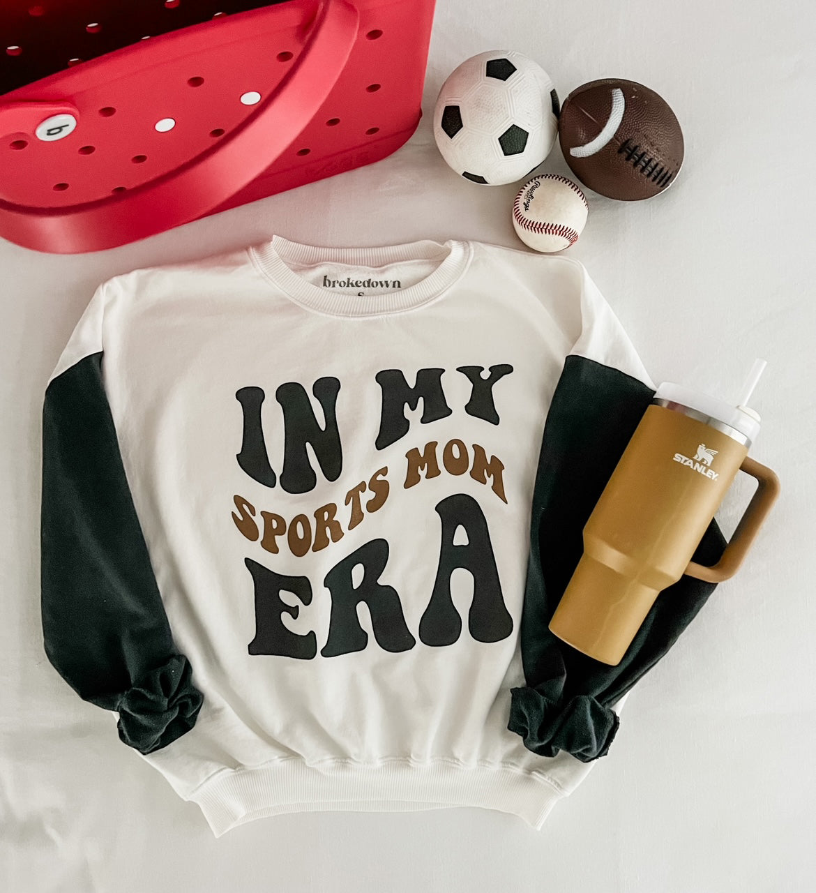 In My Sports Mom Era Sweatshirt in White/Pirate